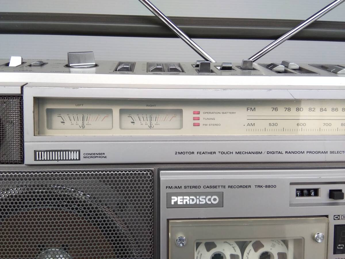 HITACHIラジカセretroパディスコTRK8800＊中古動作品＊昭和レトロ,整備品,メタルテープ対応,ラジオもカセットも使えます。_FMステレオ受信中、針メーターも振れます！