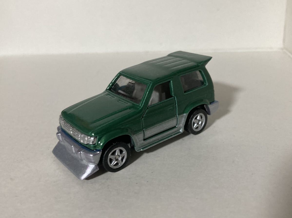 パジェロ 三菱PAJERO 分解 オンロード専用?前後パテ盛りデコボコ全塗装 他社タイヤ付 1/61 日本製トミカ30 同梱金土終了分.水曜迄支払厳守_画像1