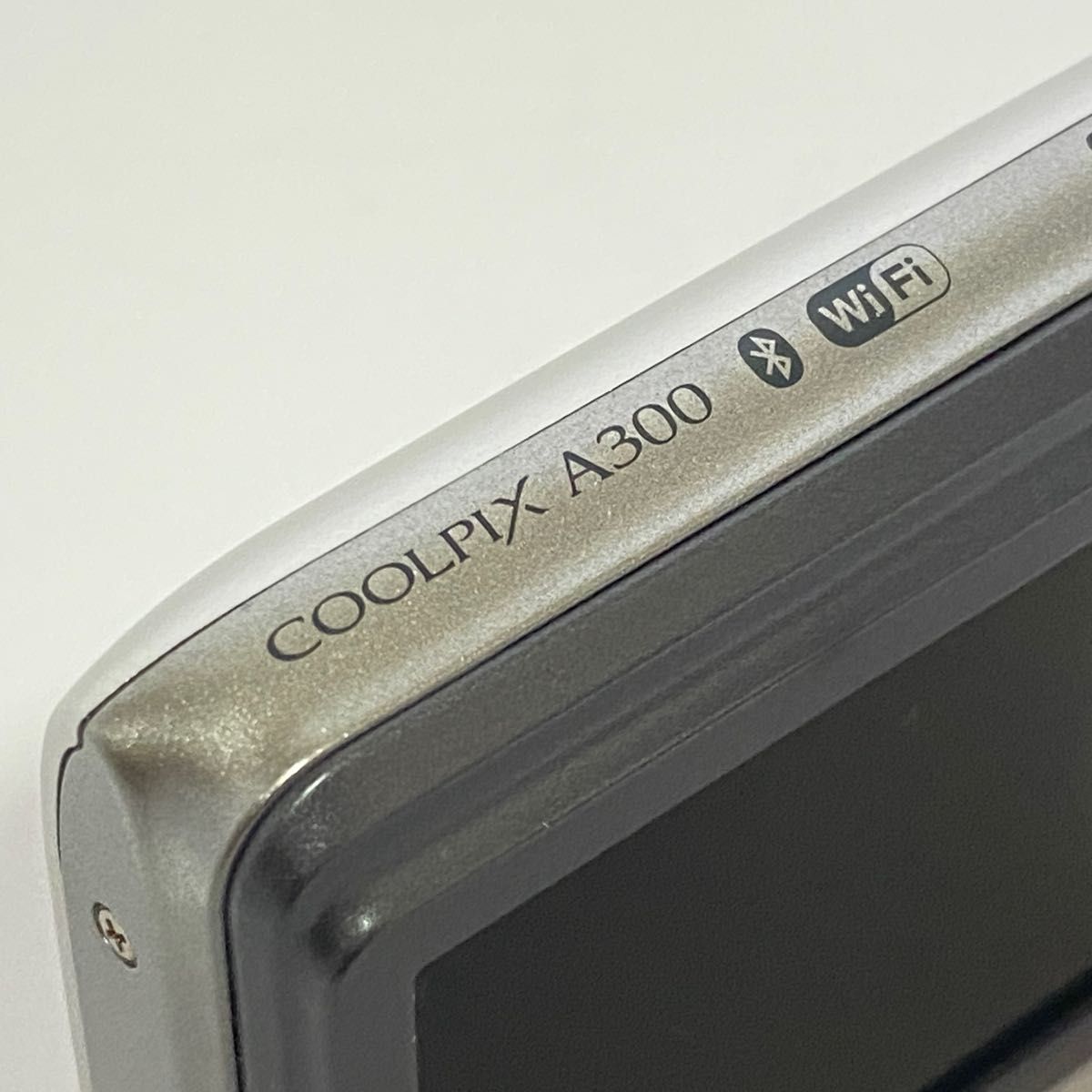 【美品】Nikon COOLPIX A300  ニコン デジタルカメラ　SDカード付【2GB】シルバー　Wi-Fi機能