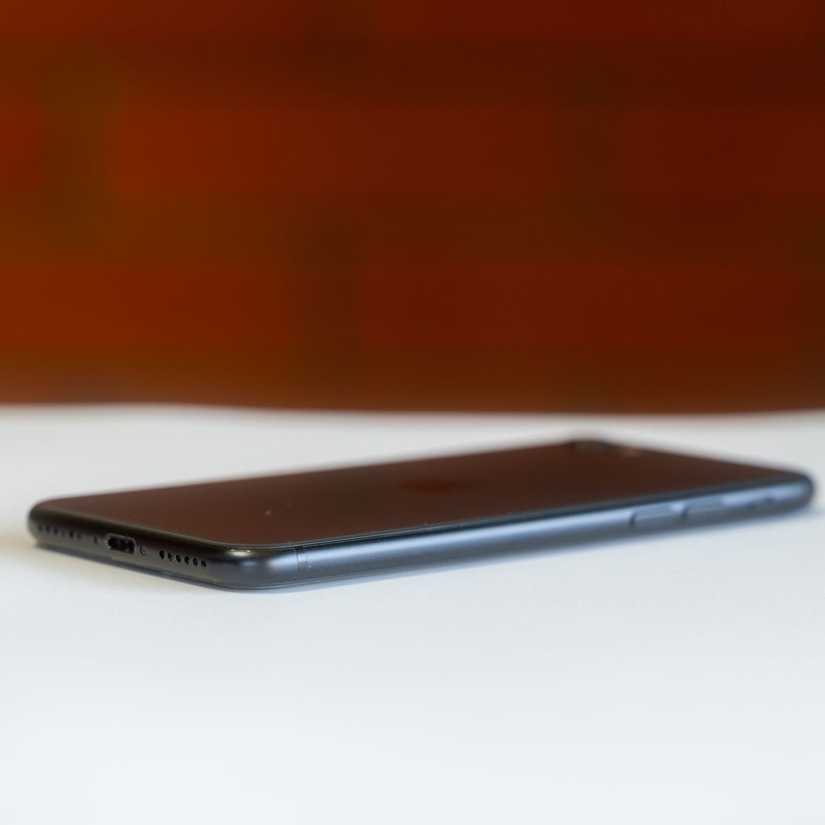 iPhone SE 第２世代 64GB SE2 美品 予備ガラスフィルム、ケース付 SIMロック無し ネットワーク利用制限◯
