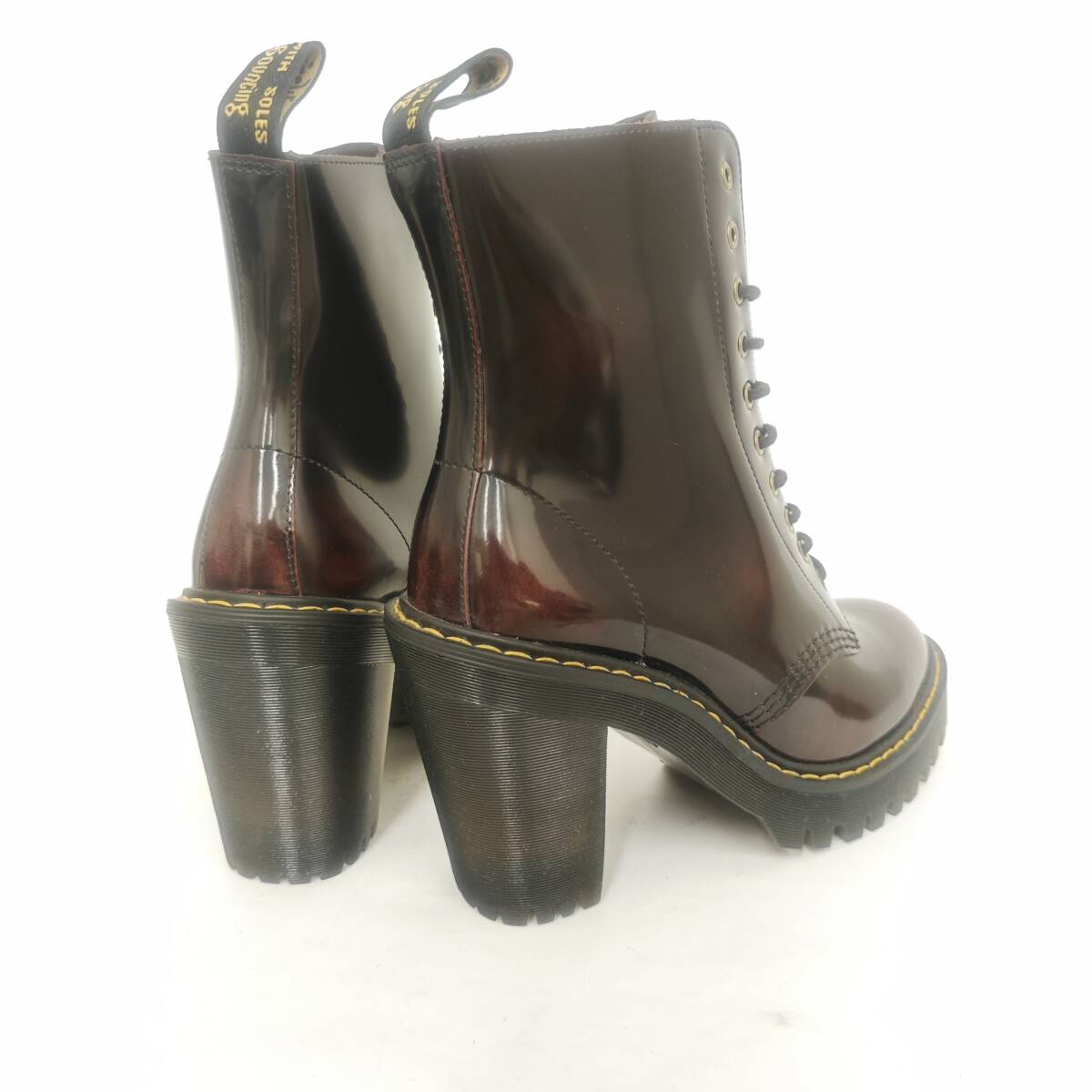 【M4944】未使用 Dr.Marten ドクターマーチン KENDRA AW006 レースアップブーツ ショートブーツ エナメル チェリーレッド レディース UK4_画像2