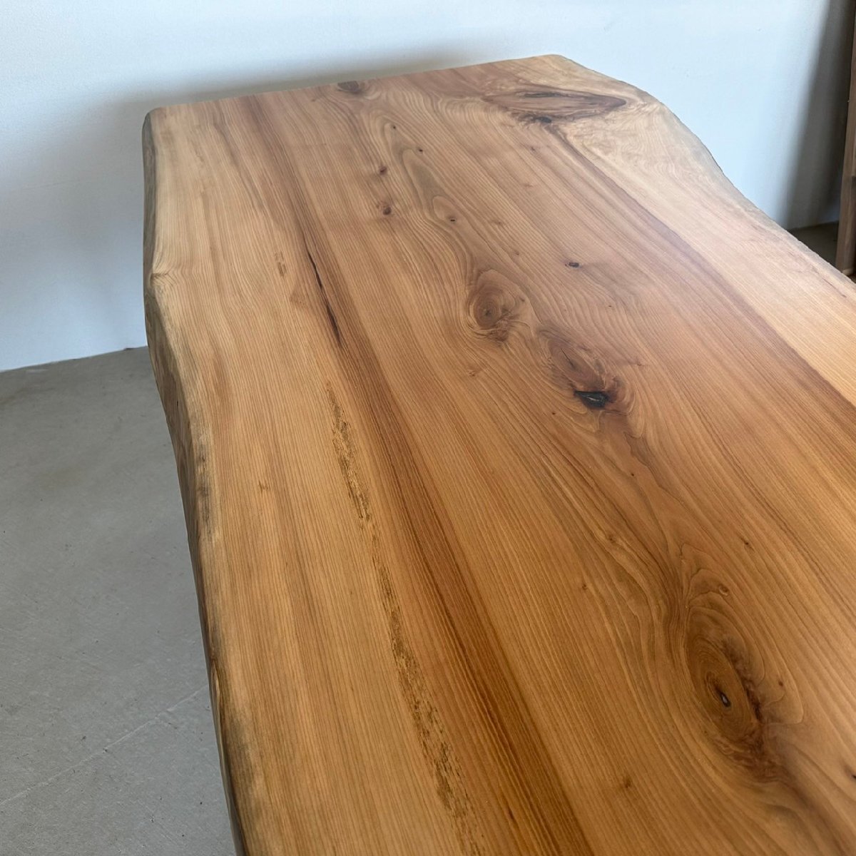 [ domestic production one sheets board . what .1 jpy ~!!] rare * high class * katsura tree (katsula) one sheets board length 197cm most large width is 86cm!! dining table settled color tone as187