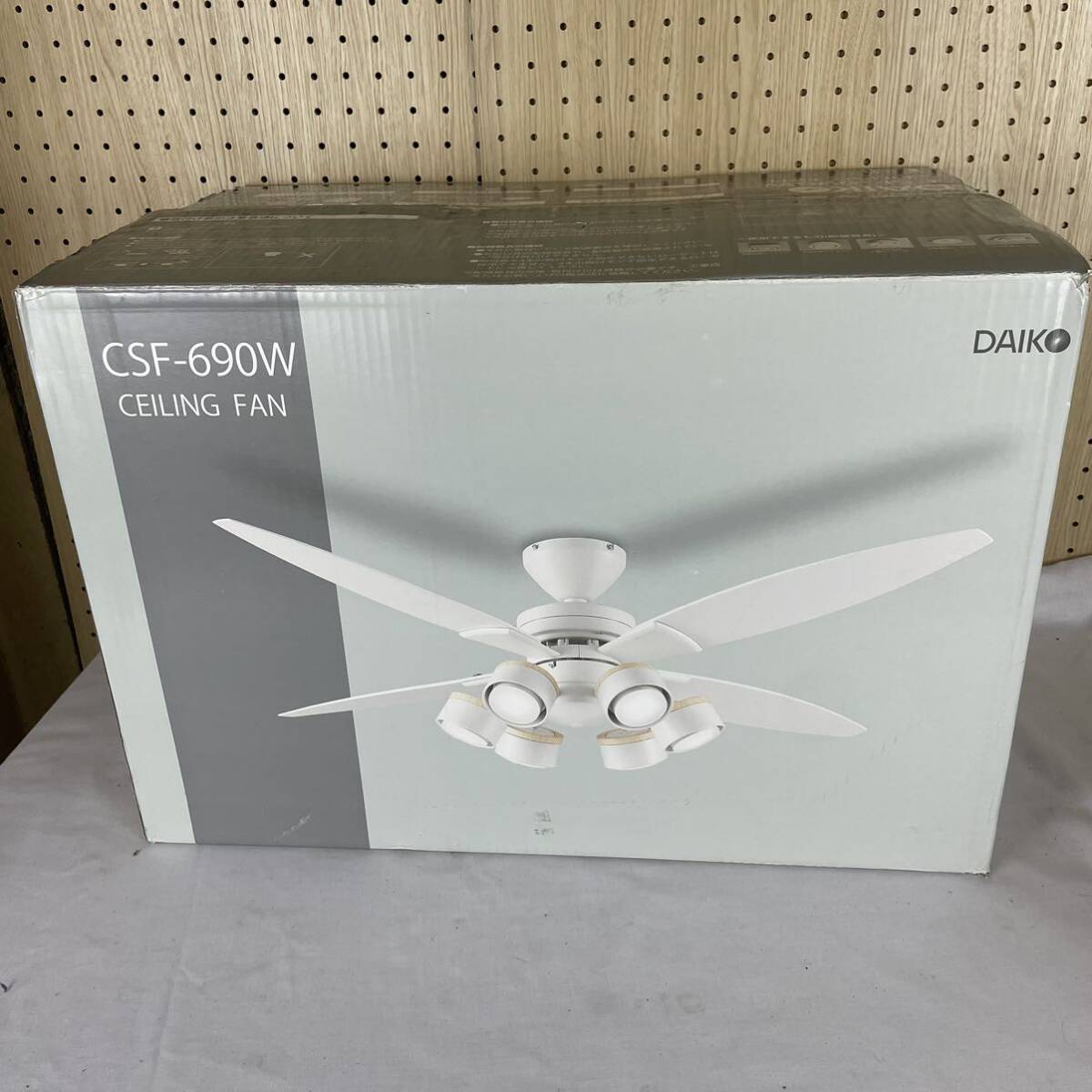 ★ 未使用 ★ DAIKO ダイコー シーリングファン 4枚羽 6灯 CSF-690W 電球色 リモコン付 省エネ サーキュレーター効果 佐川140_画像1