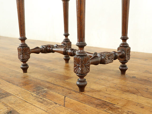 上開きの天板 サイドテーブル 高級感ある美しい彫刻 引き出し付テーブル フランスアンティーク家具 アンティークフレックス 64815_画像8