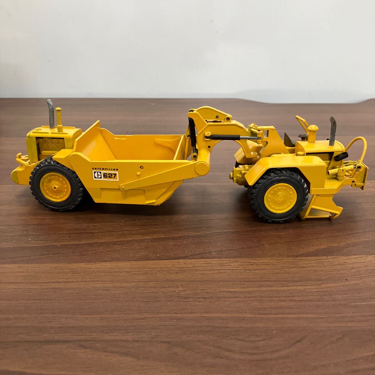 1/50 CAT 627 Caterpillar west Germany made building machine / heavy equipment that time thing dump die-cast wheel loader minicar .. car geo llama 