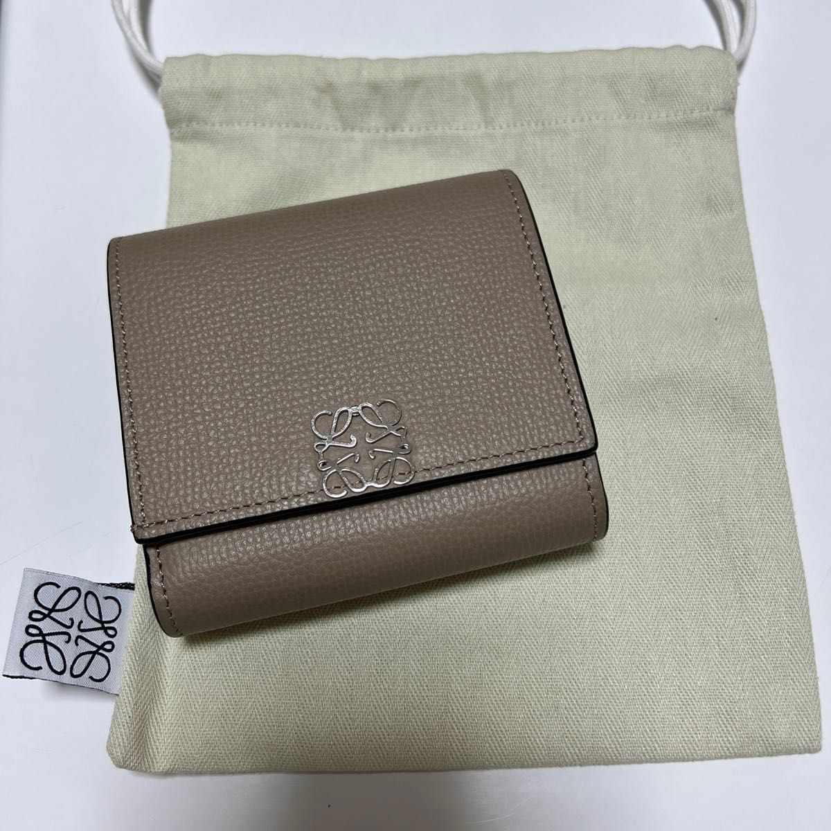 財布 LOEWE ロエベ アナグラムコンパクトフラップウォレット 二 財布 LOEWE ロエベ アナグラムコンパクトフラップウォレット 二