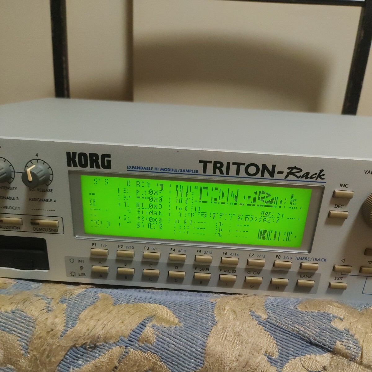 1 иен ~ Junk KORG TRITON RACK аудио-модуль Korg запуск . через свободный z. ... осталось ... с памятью ...