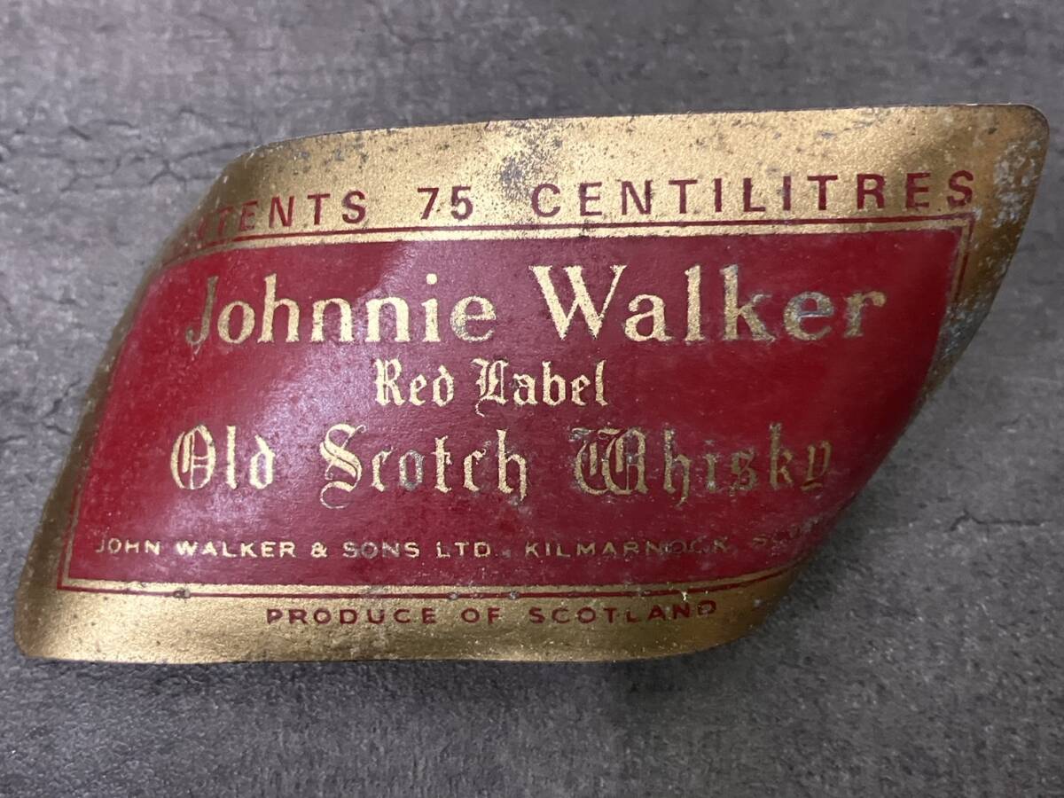 Johnnie Walker Red Label Old Scotch Whisky/ Johnny War car red label not yet . plug fluid surface low under etc.. possibility have label peeling have present condition pick up 