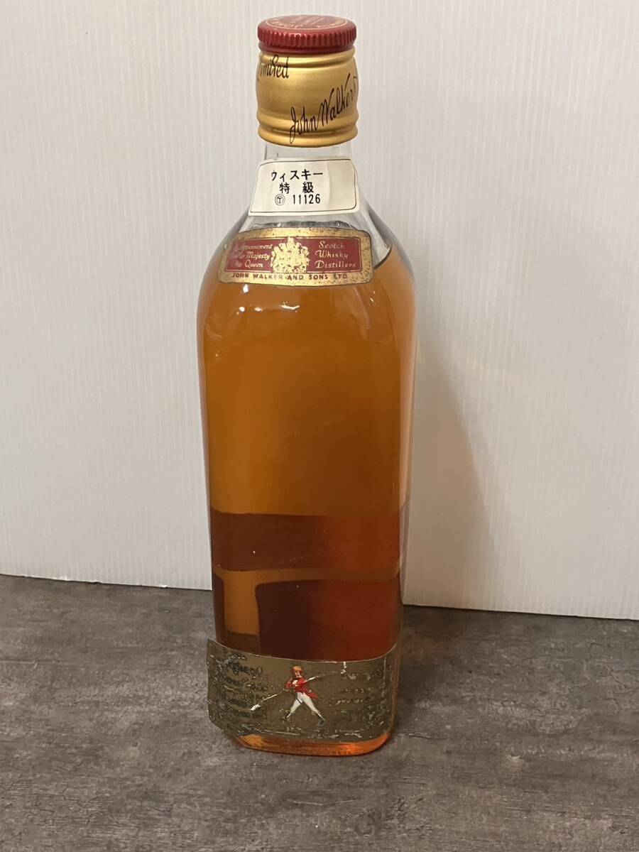 Johnnie Walker Red Label Old Scotch Whisky/ Johnny War car red label not yet . plug fluid surface low under etc.. possibility have label peeling have present condition pick up 