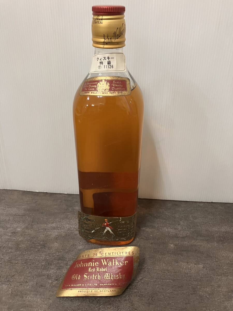 Johnnie Walker Red Label Old Scotch Whisky/ Johnny War car red label not yet . plug fluid surface low under etc.. possibility have label peeling have present condition pick up 