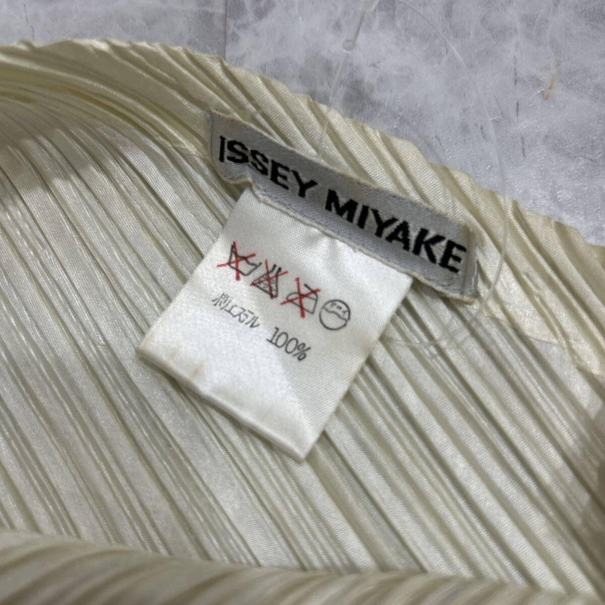 B ■ 日本製 '洗礼されたデザイン' ISSEY MIYAKE イッセイミヤケ 長袖 ポリエステル プリーツ加工 シャツ / ブラウス M レディース 婦人服の画像4