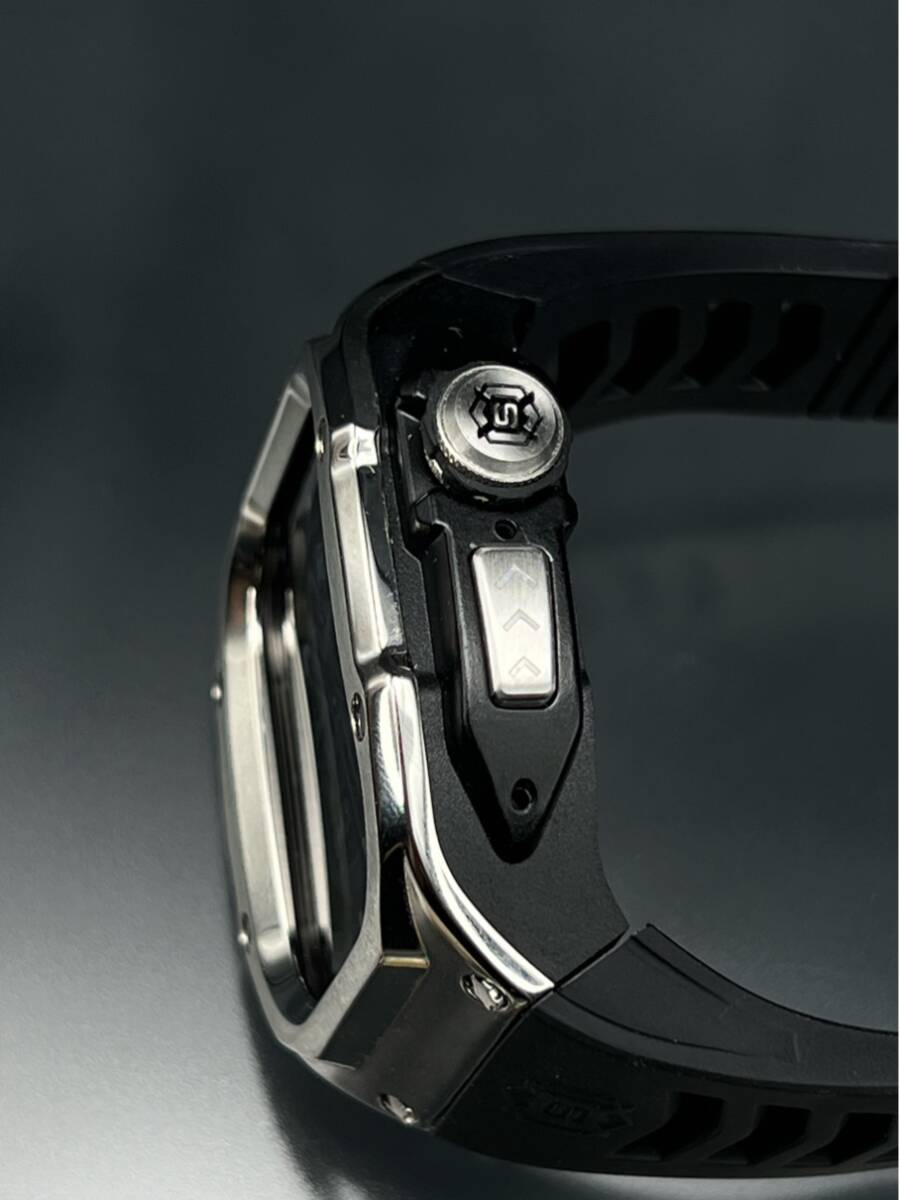 アップルウォッチ シルバー ステンレス ケース ブラック ラバー ベルト applewatch 49mm ウルトラ用　ゴールデンコンセプト