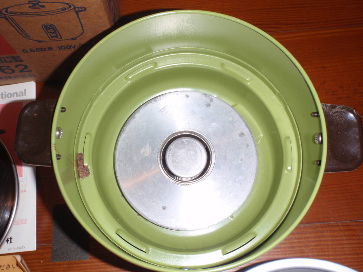 ナショナル 昭和レトロ　電気炊飯器 SR-62 カラー緑_画像3