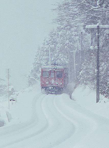 キハ52 大雪の木次線_拡大トリミング見本