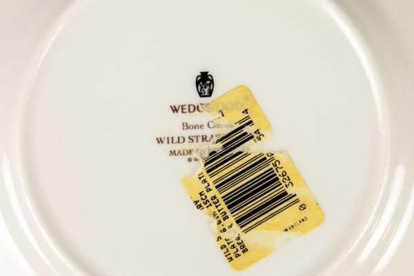 T01-1916 陶磁器 WEDGWOOD ウェッジウッド 洋食器 ワイルドストロベリー 皿 7枚 カップ 9個 ソーサー無し アイコニックパターン_画像9
