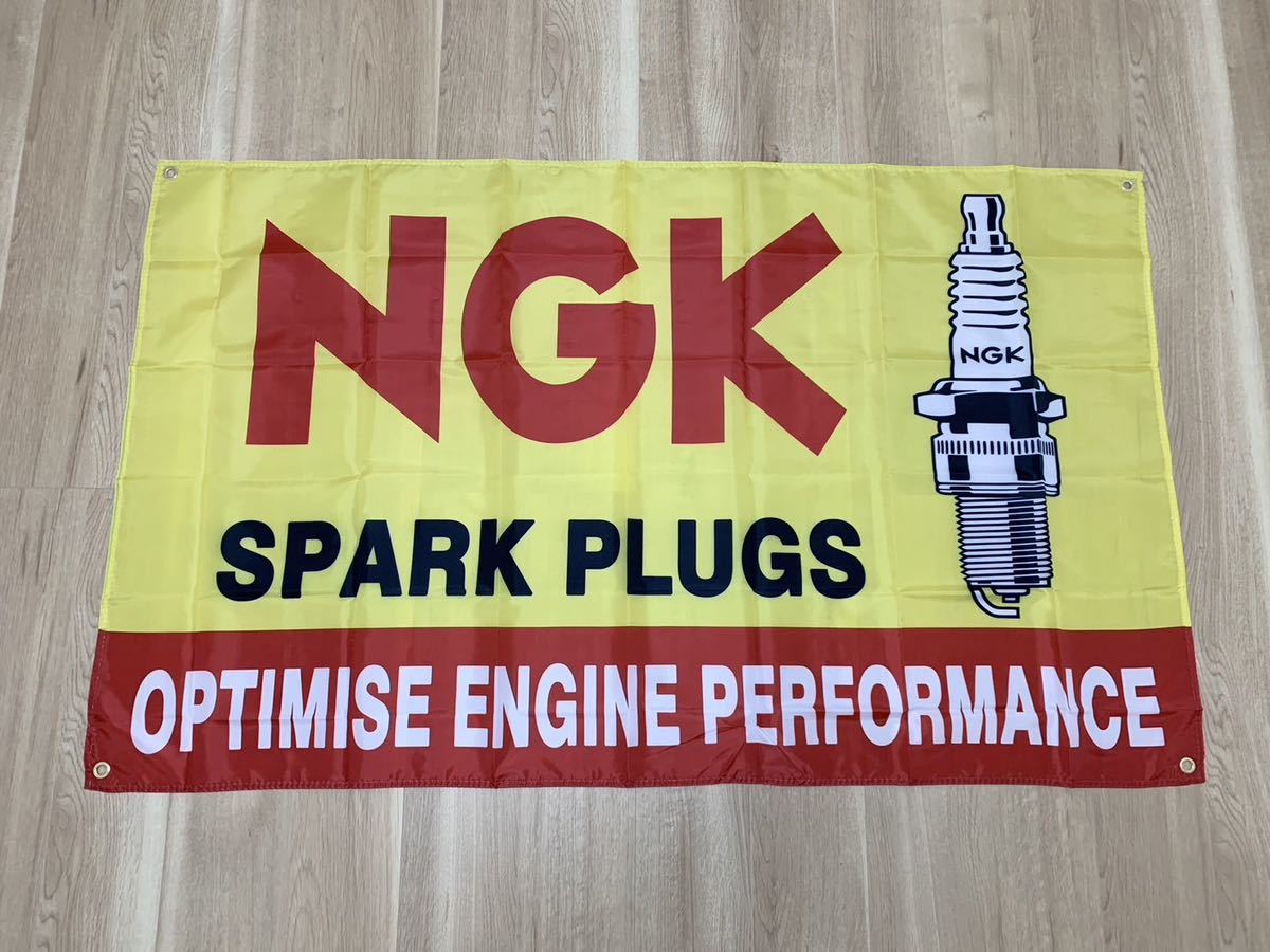 NGK 特大フラッグ バナー 約150×90cm タペストリー 旗 ガレージ装飾 アメリカン アメ車 ホットロッド USDM 旧車 スパークプラグ の画像1