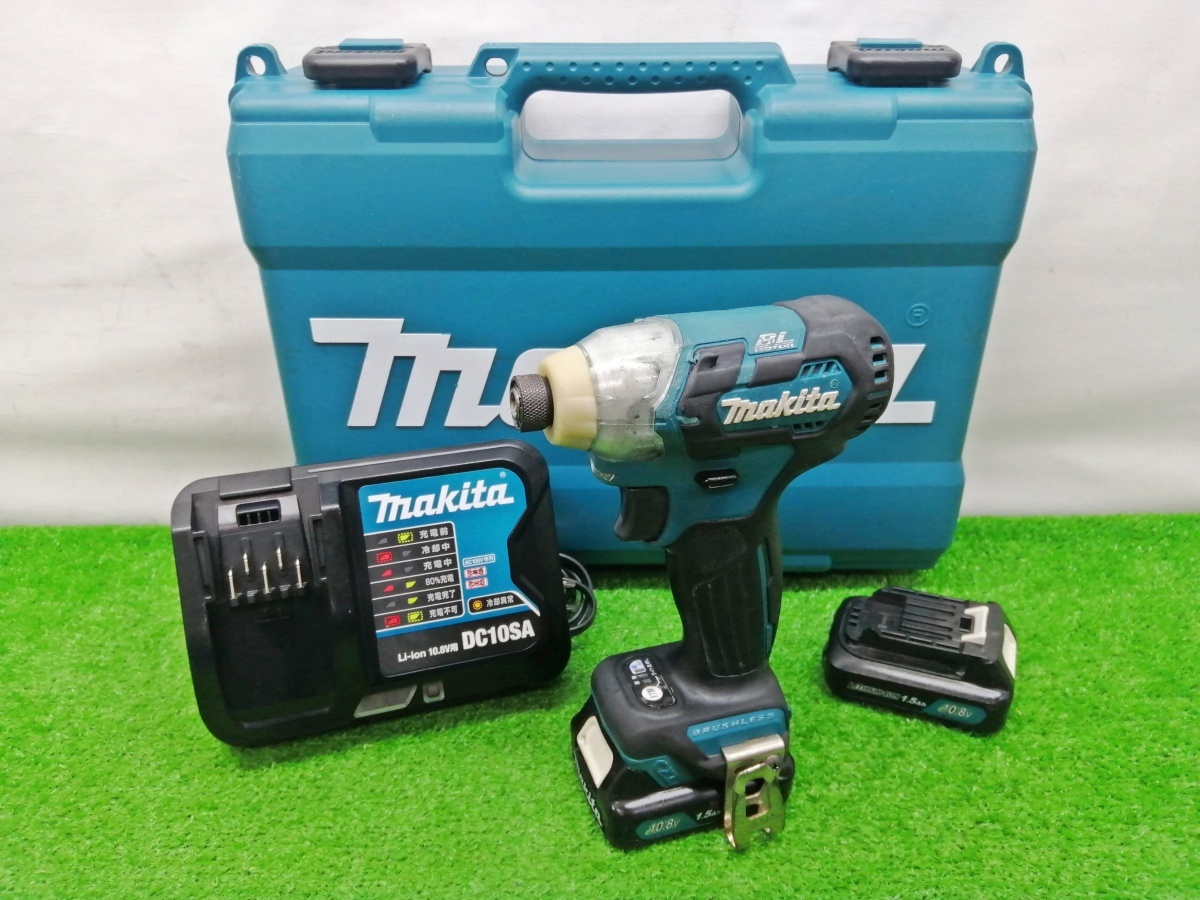 中古品 makita マキタ 10.8V 充電式 インパクトドライバ 1.5Ahバッテリ×2個付 TD111DSHX_画像1