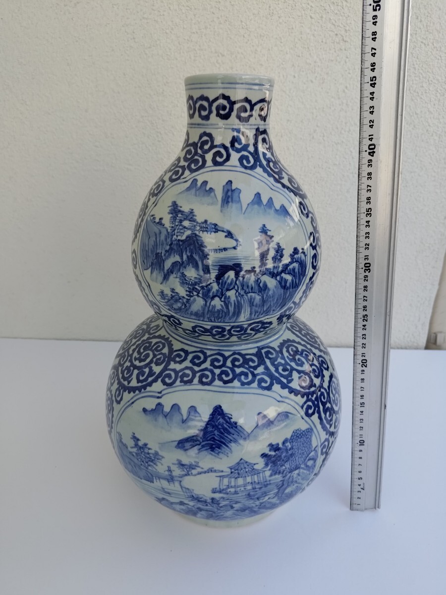  blue and white ceramics landscape vase China old . China fine art flower go in flower vase Tang . pattern . Tang . Arita .