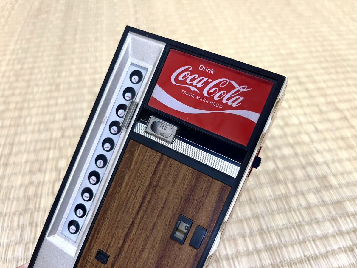 希少 【コカ・コーラ/Coca-cola 自動販売機型FM・AM2バンドラジオ】ジャンク品（受信します）　昭和レトロ_画像4