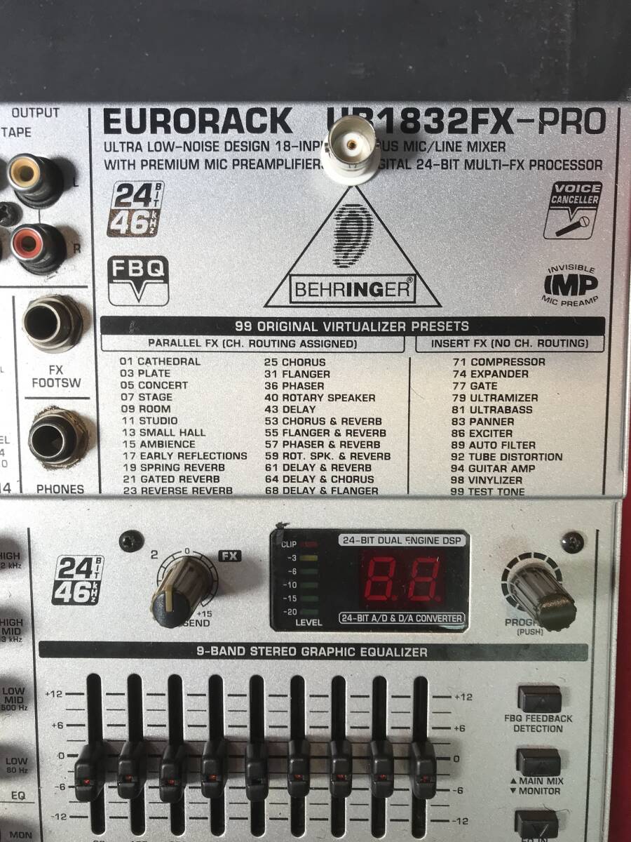 nt240511-005D6 ベリンガー BEHRINDER EURORACK UB1832FX-PRO ミキサー 楽器 音響 PA機器 ケーブル付属 ハードケース付き 中古_画像3