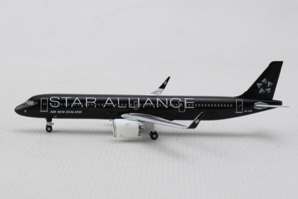 ヘルパウィングス 1/500 A321neo ニュージーランド航空 “Star Alliance” ZK-OYB (HE537391)の画像3