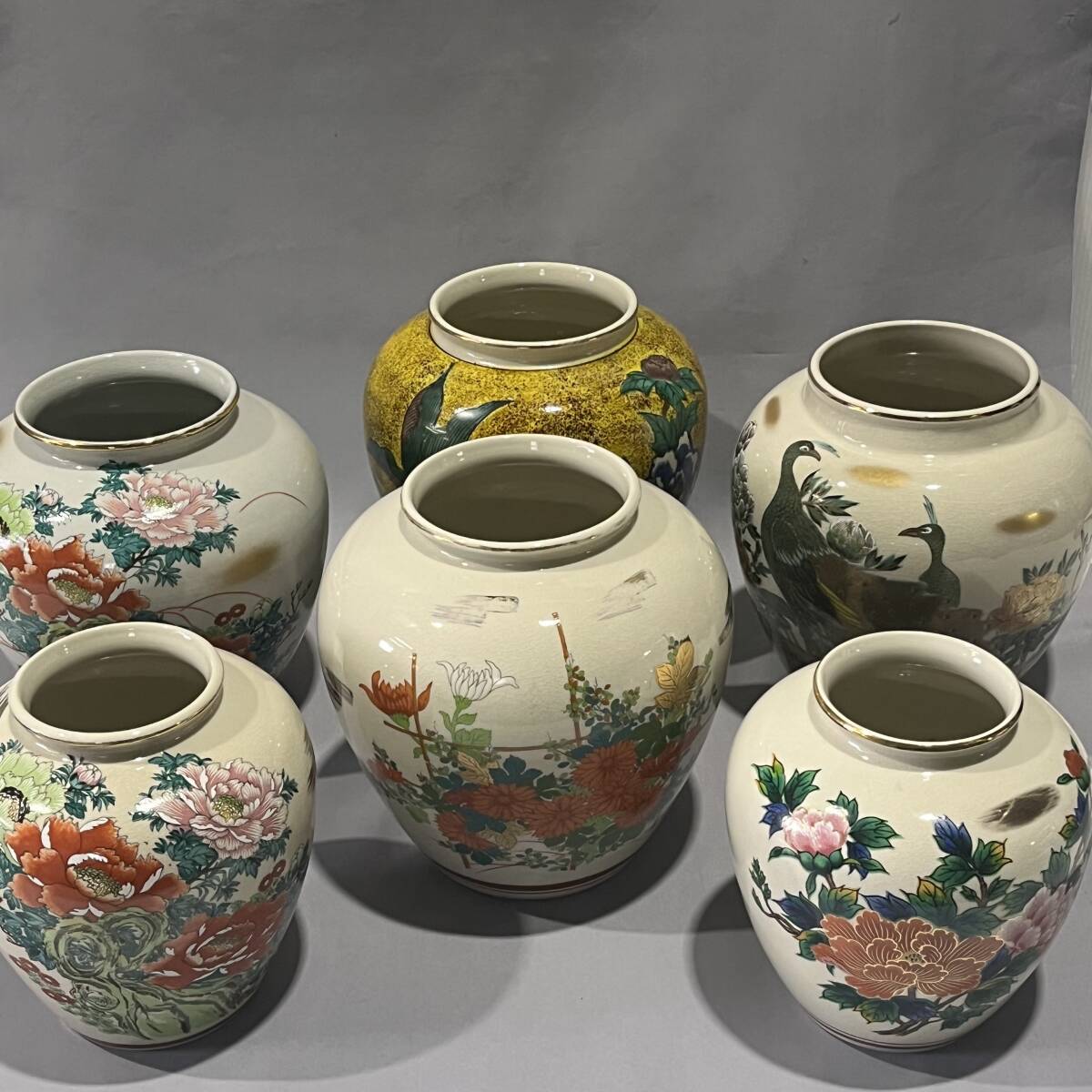 【現状品】九谷焼 花瓶5点まとめ 在銘 陶泉/青峰/錦栄など 生花 花器 金彩 色絵 菊図 花鳥図 陶器 古美術_画像1