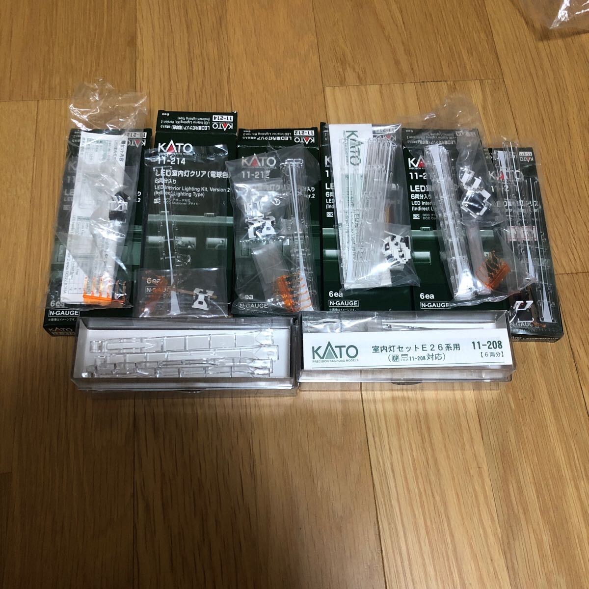 KATO LED室内灯クリア 11-212 6両分 11-211 1両分 電球色 11-214 13両分 E26系用 11-208 6両分 系26両分の画像1