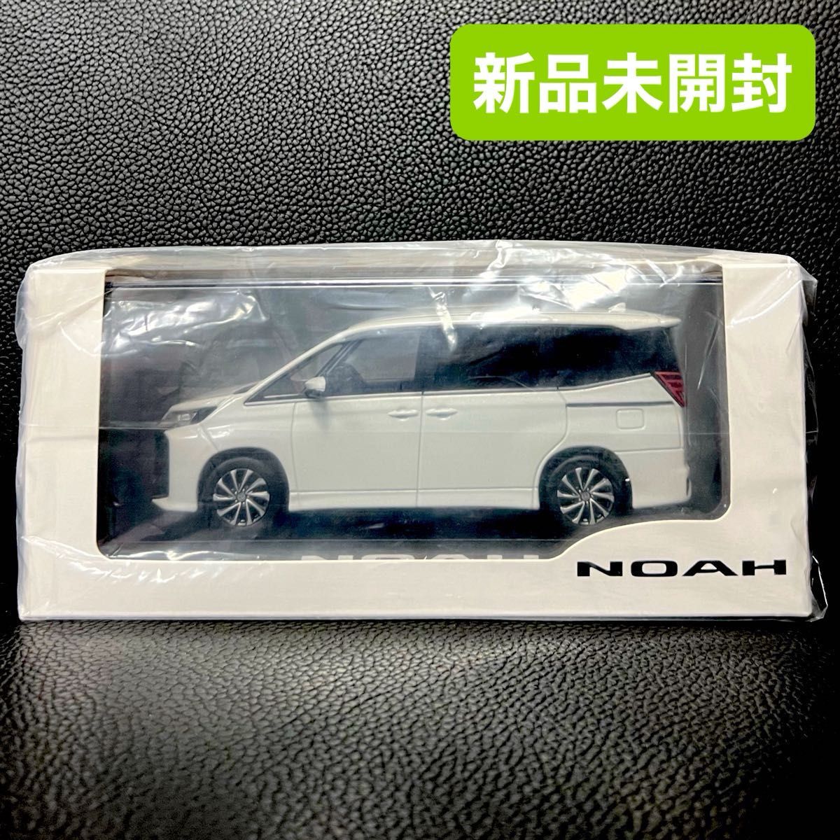 トヨタ ノア 90系 ミニカー 1/30スケール ダイキャスト製 新品未開封】ノア 90系 ホワイトパール ミニカー カラーサンプル