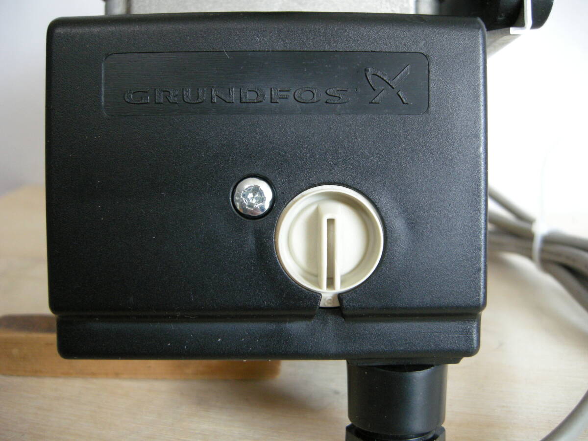 グルンドフォス温水循環ポンプ 美品　100V UPS 25- 80 JA 極静音 中古 激安 ＃214_流量切替スイッチ3段階有り。