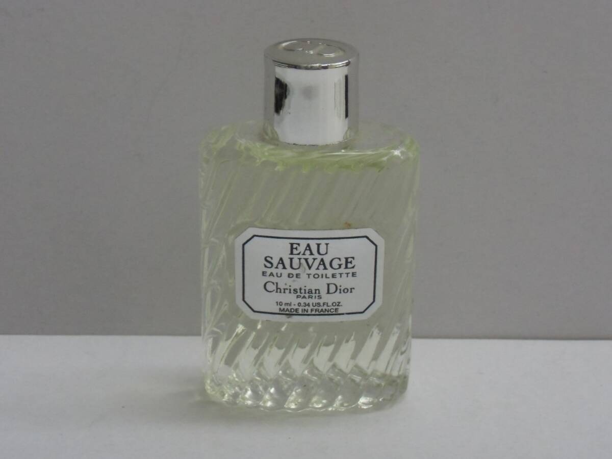Christian Dior EAU SAUVAGE オードトワレ 香水 10mlのもの 残量多い ミニボトル_画像1
