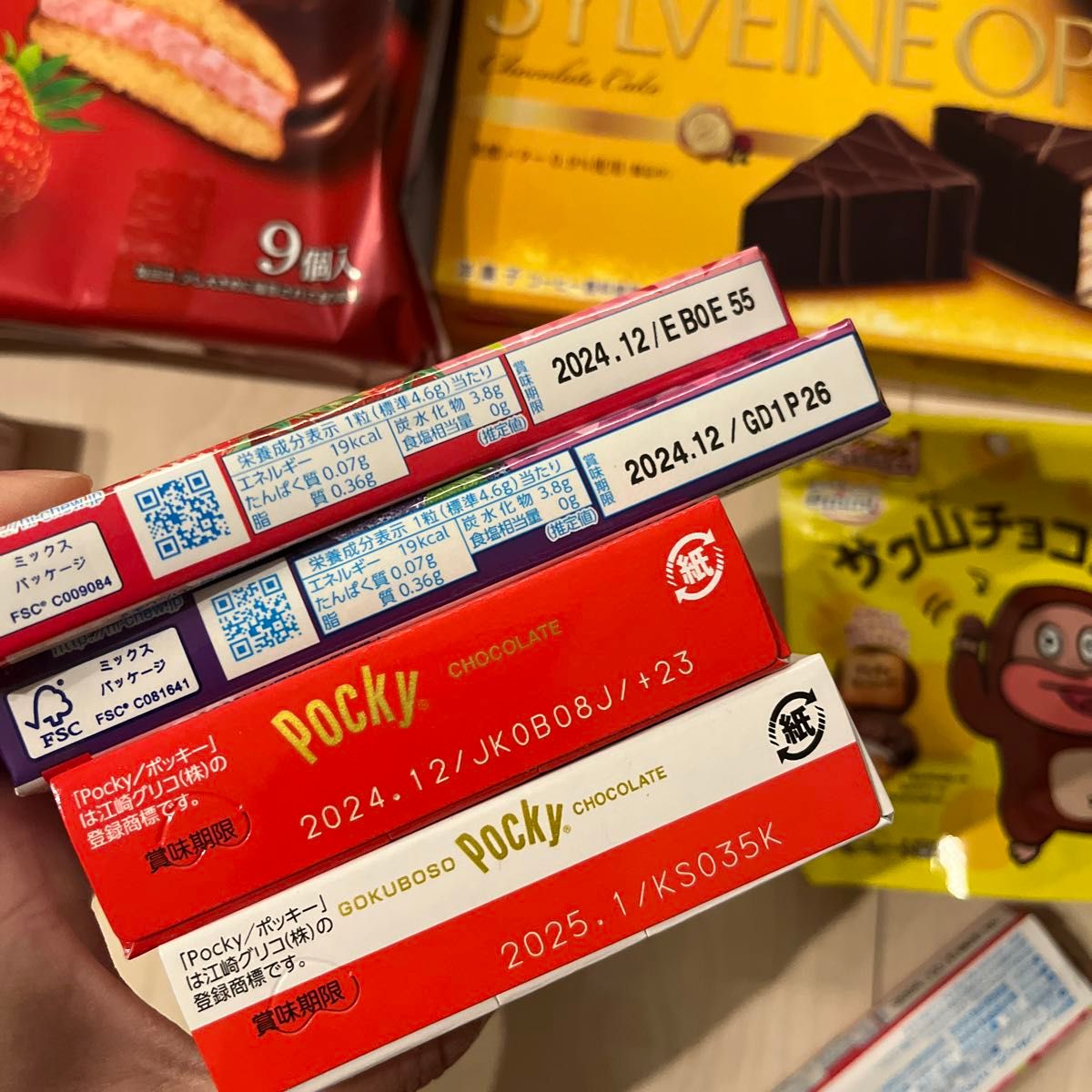 B.お菓子詰め合わせ まとめ売り チョコ多め 3時のおやつに　計39点　