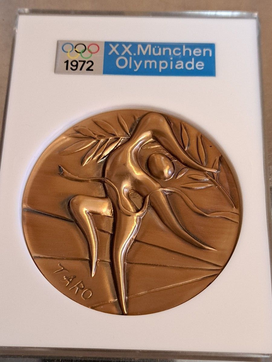 1972年 ミュンヘンオリンピック 記念メダル　ブロンズ製　 岡本太郎 銅メダル　オリンピックメダル　文鎮