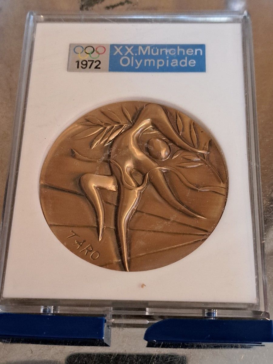 1972年 ミュンヘンオリンピック 記念メダル　ブロンズ製　 岡本太郎 銅メダル　オリンピックメダル　文鎮