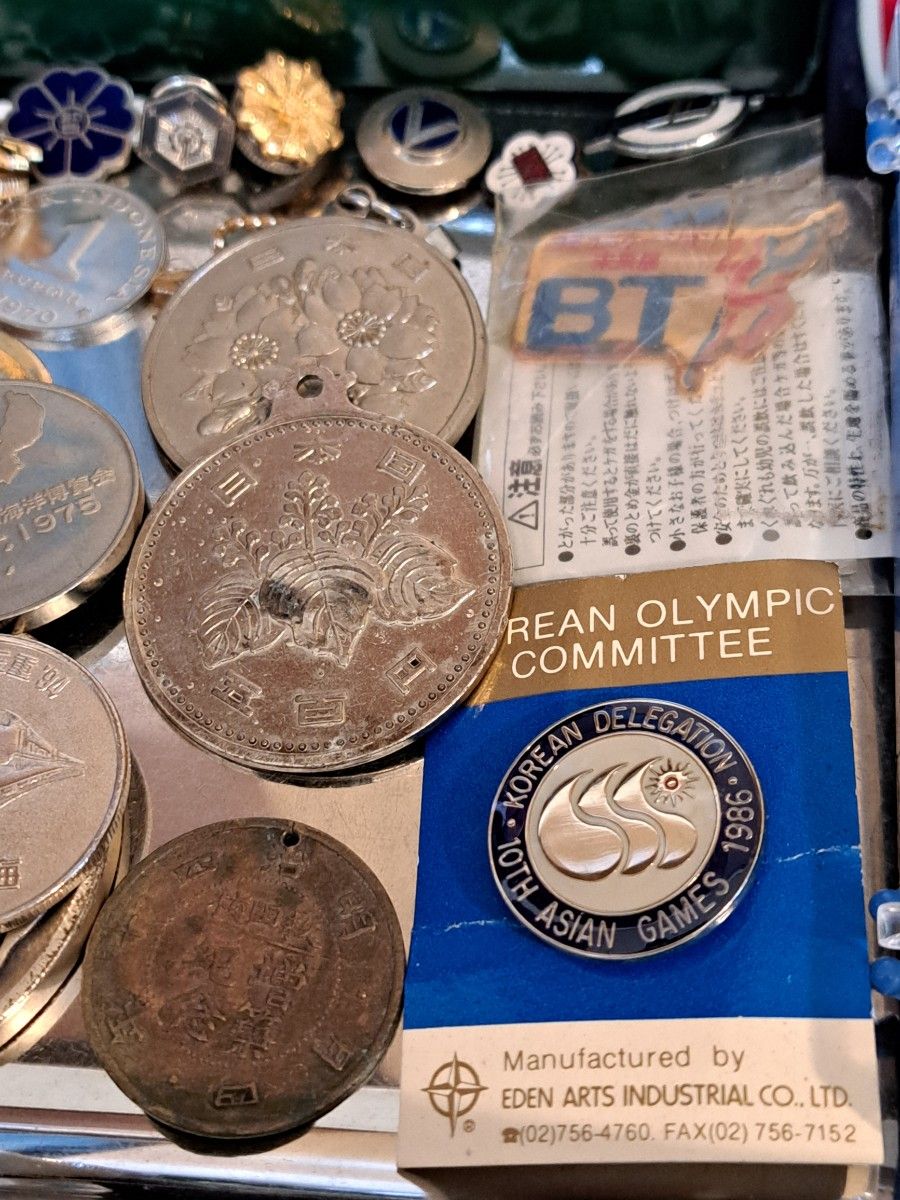 5月17日おかたずけ　雑貨　メダルコインまとめ　ソウルオリンピック　ピンバッチ　EXPO70　キーホルダー他画像参照