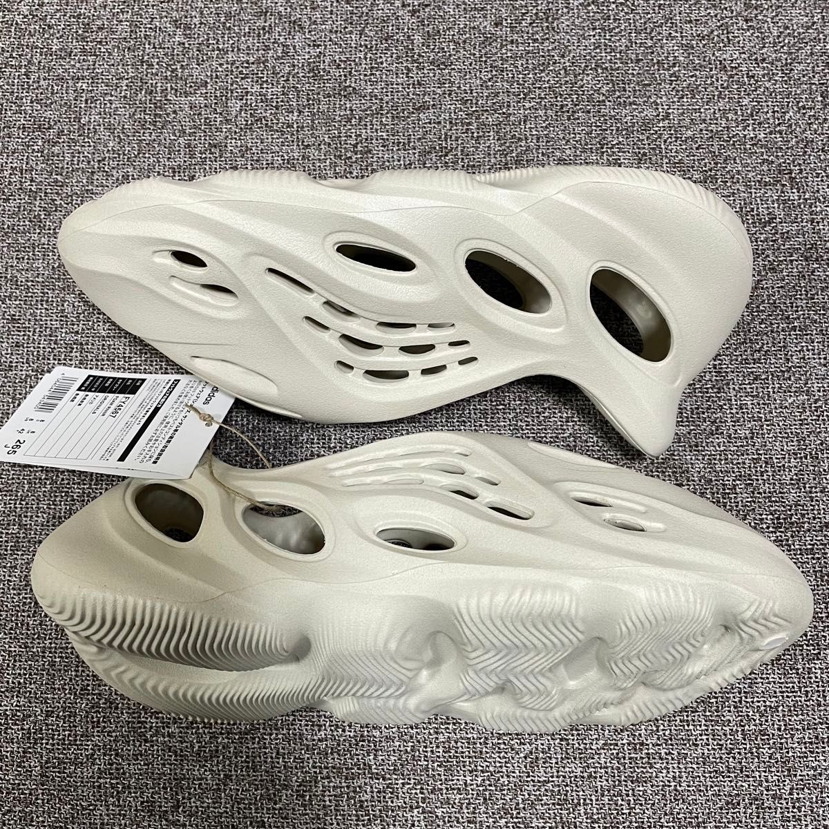 adidas YEEZY Foam Runner adidas YEEZY Foam Runner
