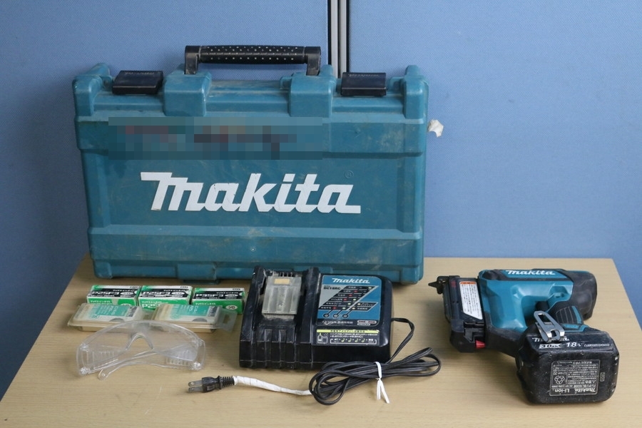 【マキタ makita PT353D】充電式ピンタッカ　電動工具　現状!!　管24ざ408_画像1