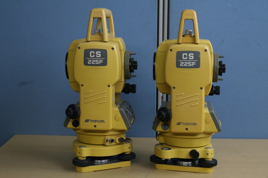 【TOPCON CS225F】トータルステーション２点　測量機　ジャンク!!　管24ざ411_画像2