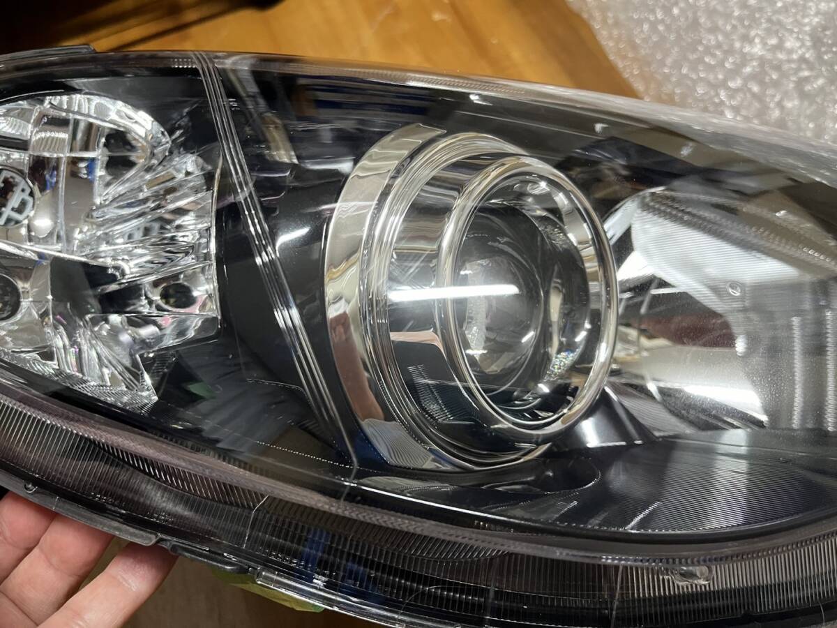 新品並に綺麗ですが HID ヘッドライト 左右 LR インプレッサ GRB GRF GVB GVF GH2～8　右難あり_傷ご確認を。白一文字の光付近斜めの線です