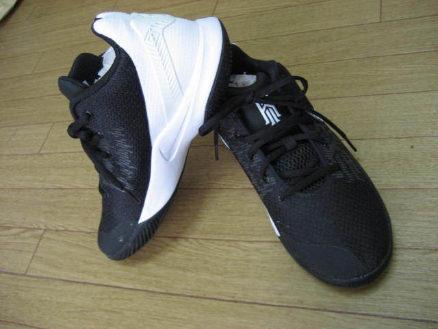♪(GS) Nike Kyrie Flytrap2 BlackWhite AQ3412-001 サイズ24.5cm【ほぼ新品】♪_画像4