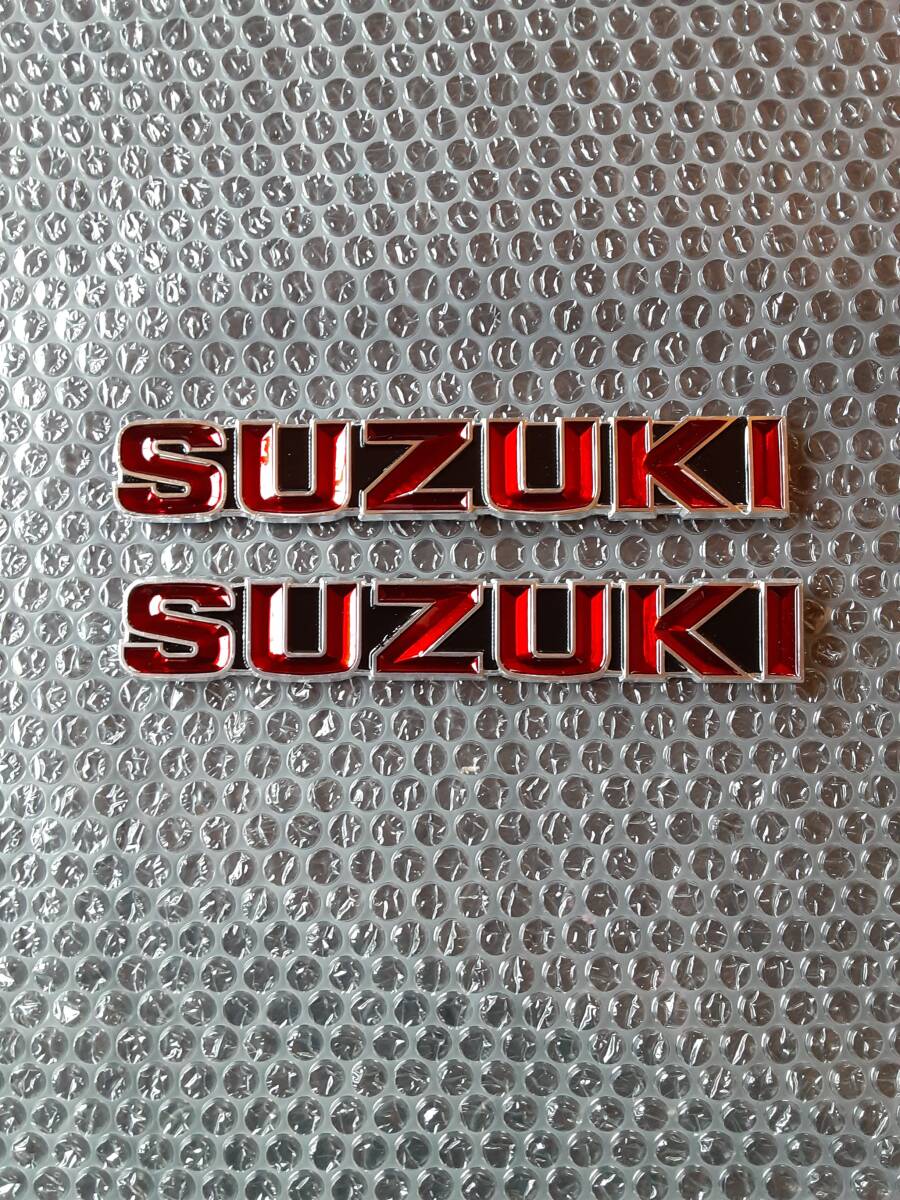 スズキ　SUZUKI タンクエンブレム　凹型　赤　初期タイプ　GS400 GSX400E GSX400FS インパルス　GSX250E ザリ　ゴキ　GT250 GT380 GT550_画像1