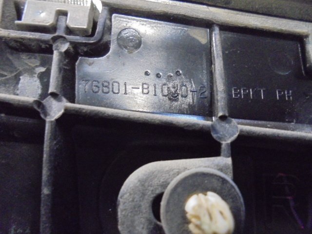 1EB3089E5-1) スバル デックス M401F 純正バックドアメッキガーニッシュ　76801-B10301_画像2