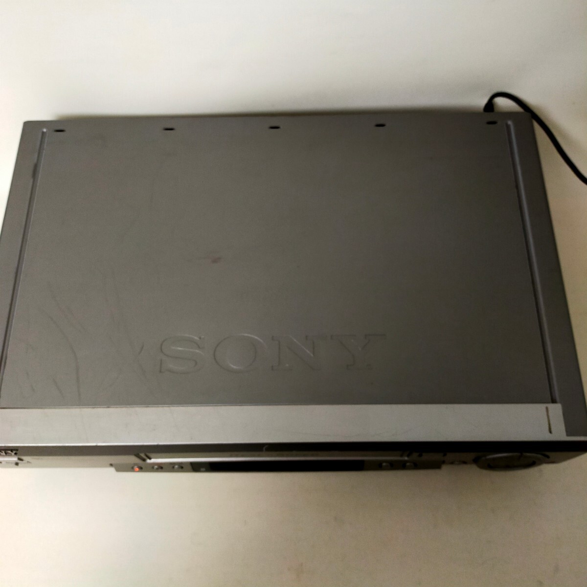 ★ジャンク品★ SONY VHSビデオデッキ SLV-R100 ソニー 通電のみ確認。_画像4