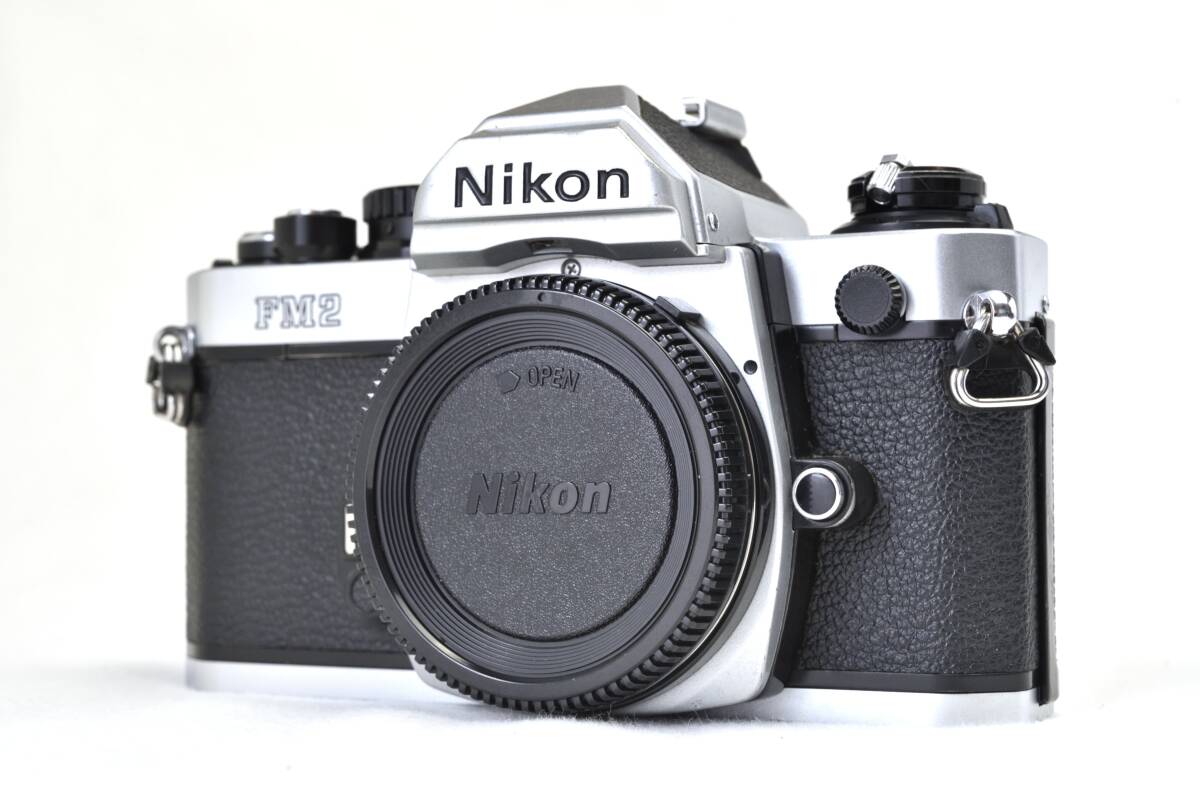 【美品】Nikon ニコン New FM2 シルバー 最後期型CEマーク入り　清掃・整備済・電池付きでそのまま使える状態良好品_画像1
