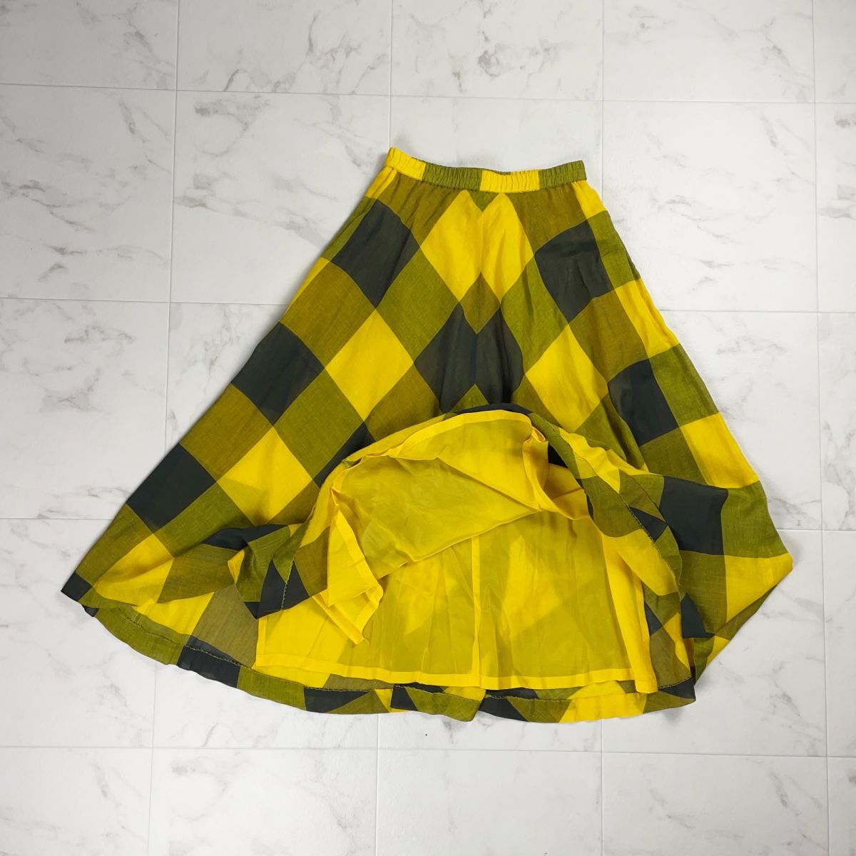 美品 HANAI&CO ハナイアンドコー チェックフレアスカート イタリア製 バックジップ ミモレ丈 裏地あり 黄色 黒 サイズ9*PC824_画像5