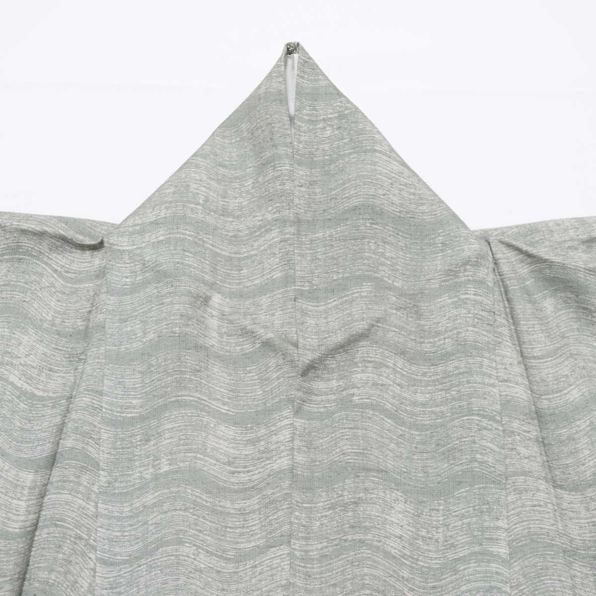 【単衣】蝋纈染め◆横段波模様◆手織り紬◆少しふくよかサイズ
