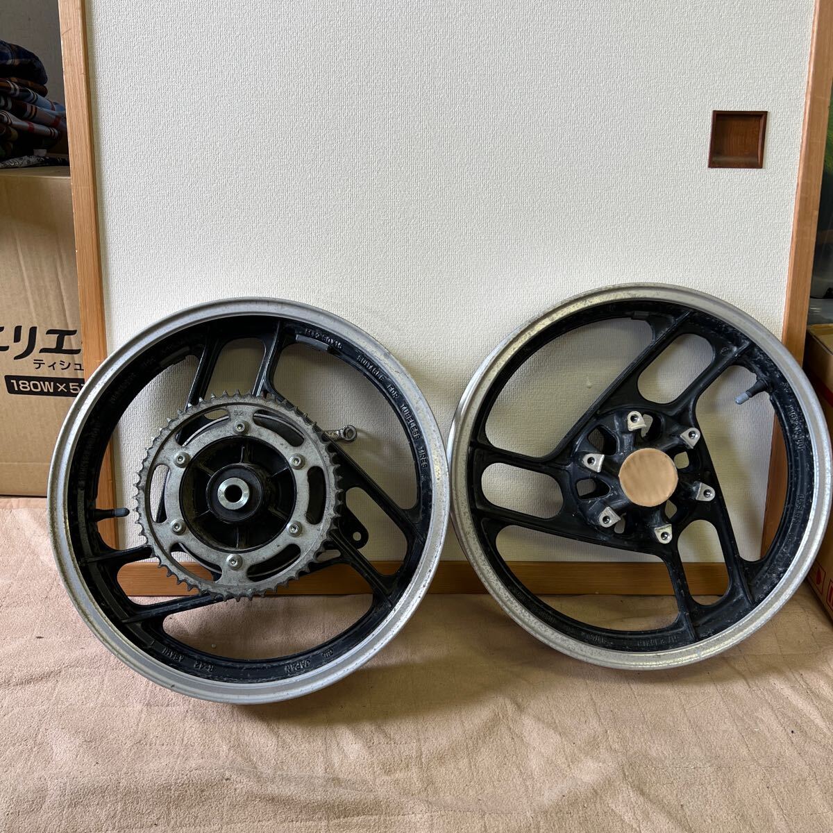 【中古】FZ250 フェザー　ホイール　前後セット　旧車　ドラムブレーキ　スプロケ　あり_画像1