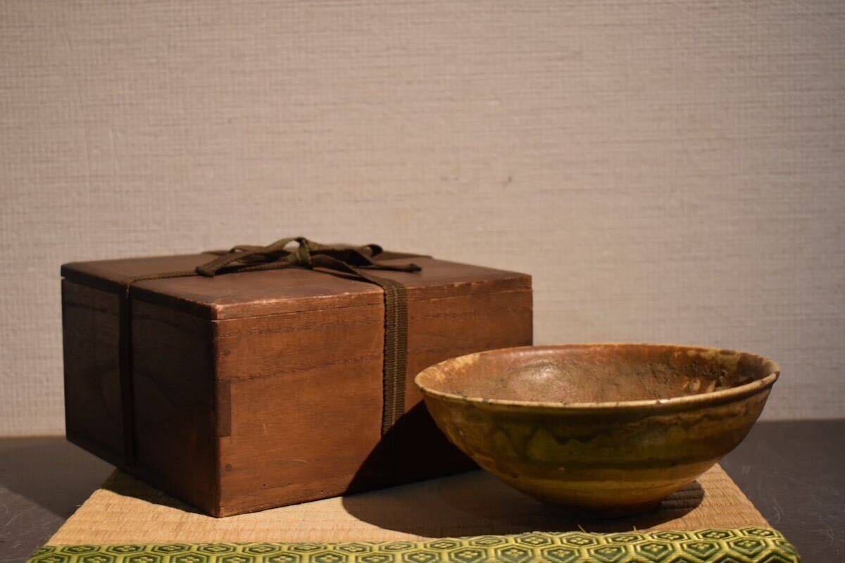 【GE】Y900【コレクター所蔵品】時代 黄瀬戸平茶碗 /日本美術 骨董品 時代品 美術品 古美術品 美濃古陶_画像2