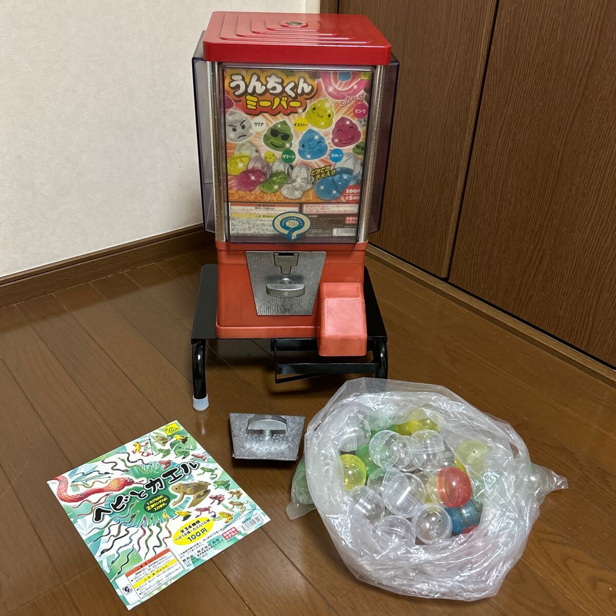 5440円 ガチャガチャ本体(スタンド付き)100円機 カギ無し 5440円 ガチャガチャ本体(スタンド付き)100円機 カギ無し
