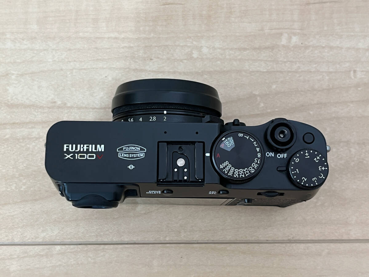 FUJIFILM X100V камера 