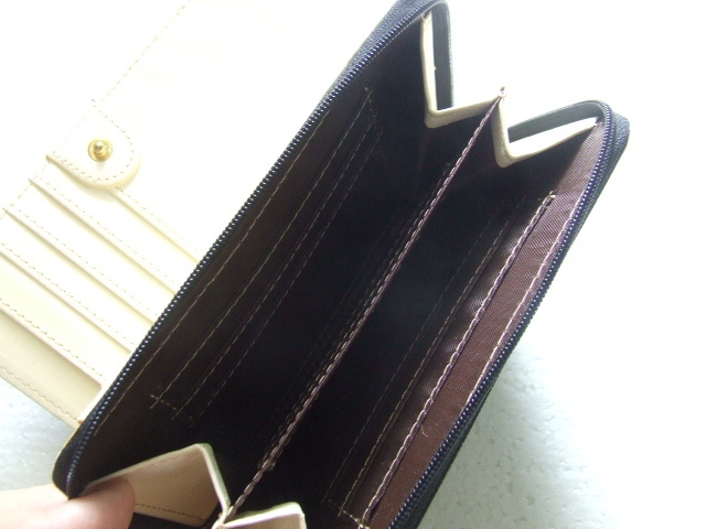 【訳あり】【値下げ】レディースワンポイントデザインがスタイリッシュな合成皮革二つ折り財布/ブラック_画像10